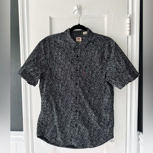 Levi’s Black and White Speckled Medium Short Sleeve Button Down